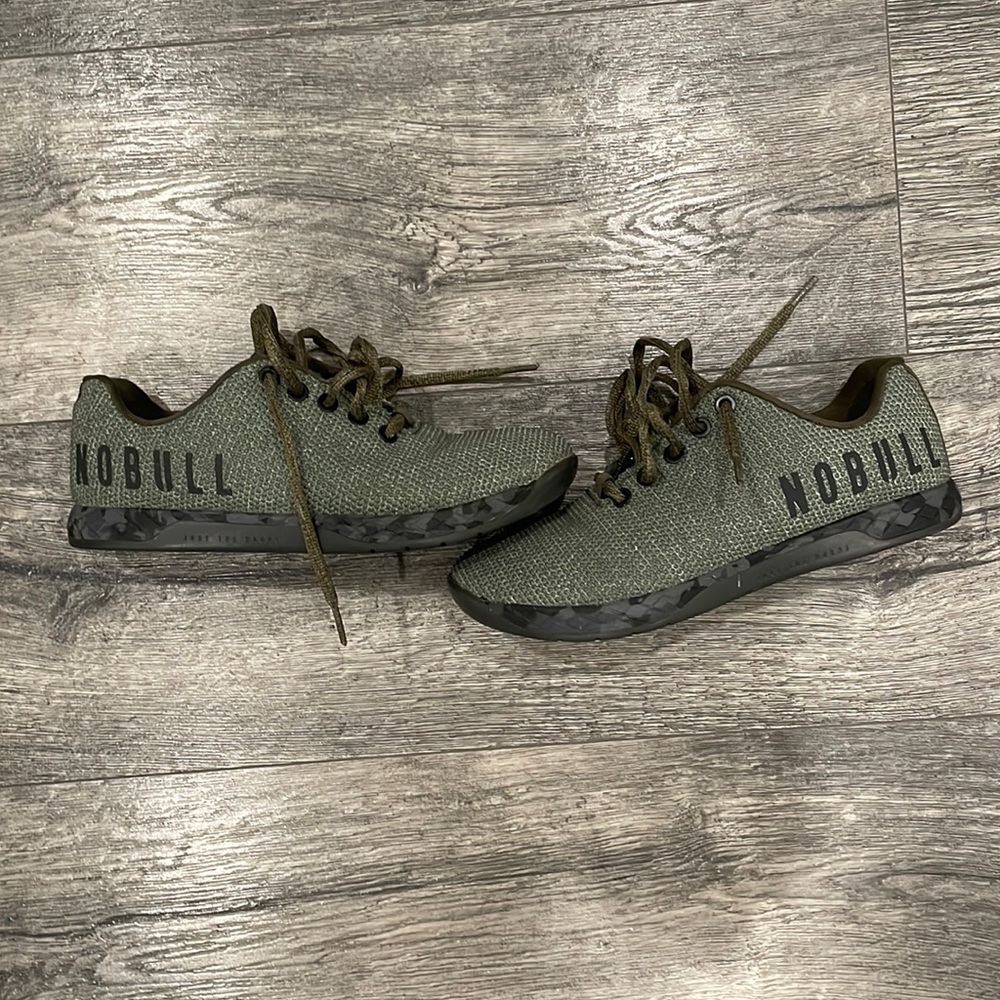 NOBULL TRAINER WOMENS SIZE 7